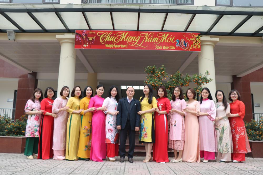 Tổ chức Ngày Quốc tế Phụ nữ 8/3 và hưởng ứng "Tuần lễ áo dài",  “Tặng áo dài, trao gửi yêu thương, giữ gìn nét đẹp truyền thống”  tại Trung tâm Nghiên cứu trồng và chế biến cây thuốc Hà Nội