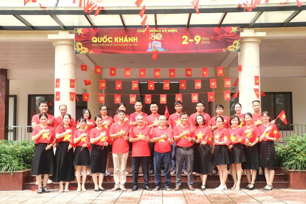 Trung tâm Nghiên cứu trồng và chế biến cây thuốc Hà Nội hưởng ứng lễ kỷ niệm chào mừng 80 năm Quốc Khánh Việt Nam